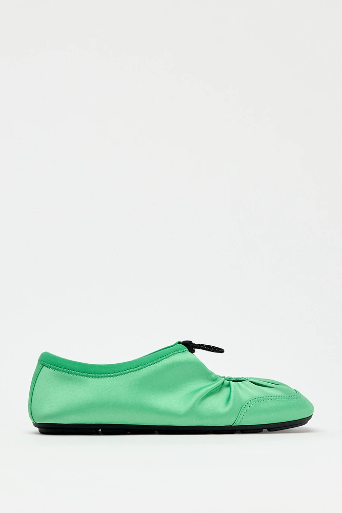 SATIN EFFECT RUCHED BALLET FLATS