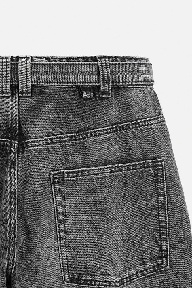 BELTED RELAXED FIT JEANS