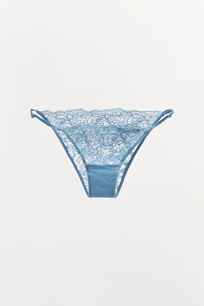 CULOTTE AVEC DENTELLE