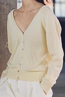 PULL EN MAILLE À BOUTONS
