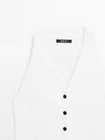 Veste sans manches en maille boutons contrastants
