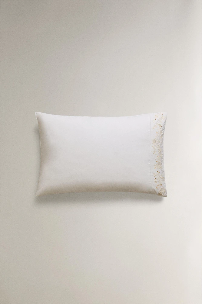 PILLOWCASE WITH FLORAL EMBROIDERY
