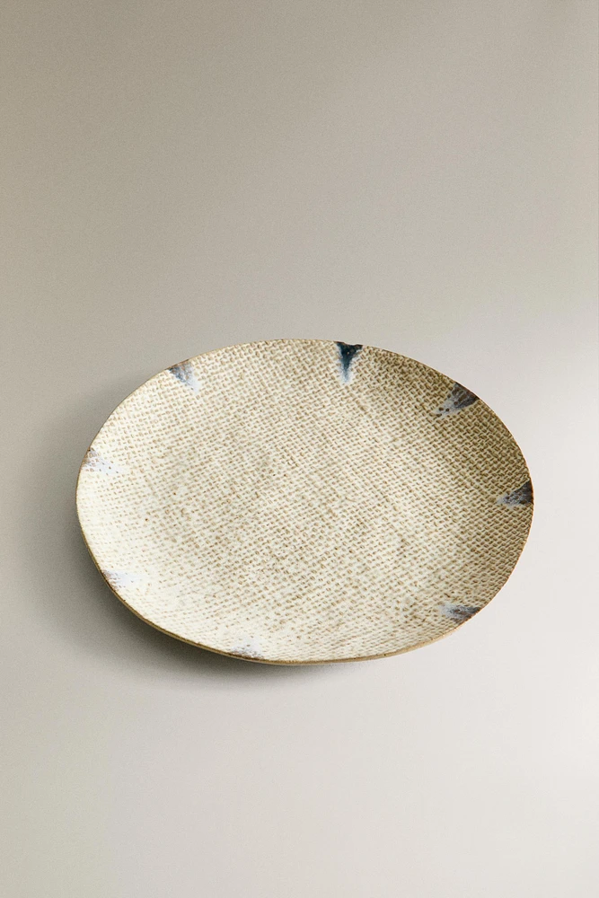 TEXTURED STONEWARE DINNER PLATE