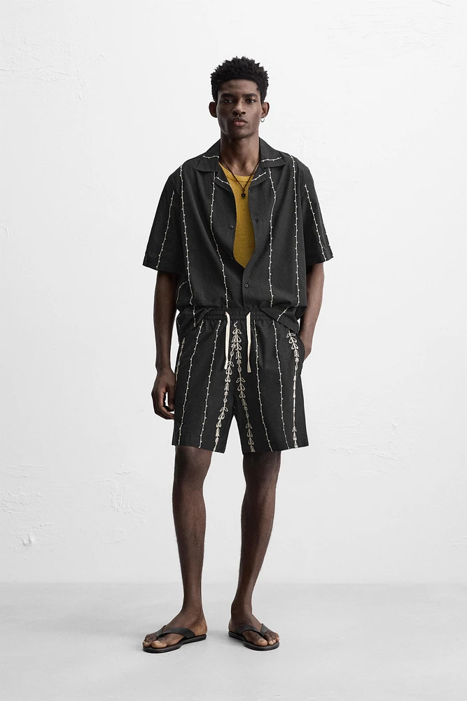 CONTRAST EMBROIDERY SHORTS