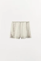 SHORTS BRODÉ AVEC FANTAISIE