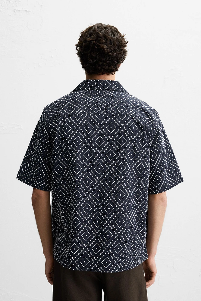 CHEMISE AVEC BRODERIE EN CONTRASTE