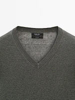 Linen V-neck knit sweater