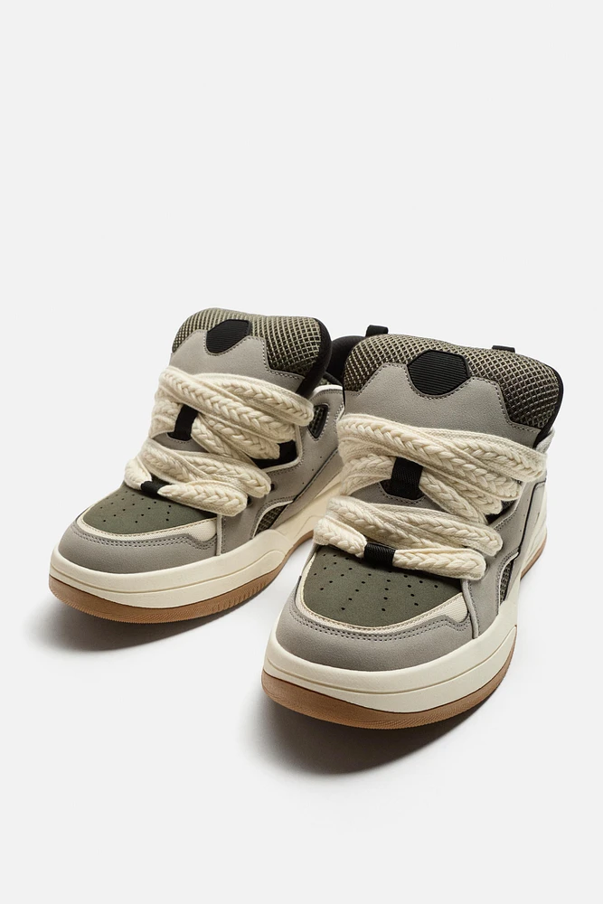 SKATE SNEAKERS