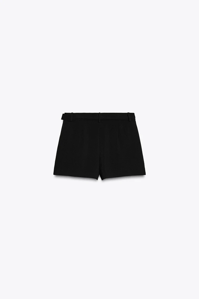 BELTED SHORTS WITH DARTS