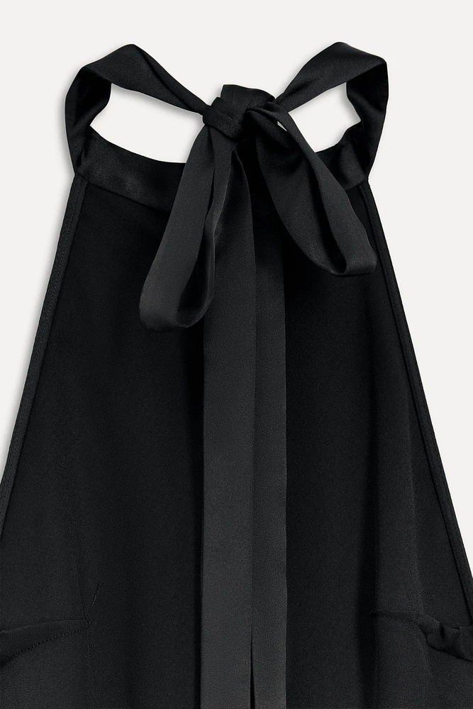 ROBE SATINÉE À ENCOLURE AMÉRICAINE 50E ANNIVERSAIRE