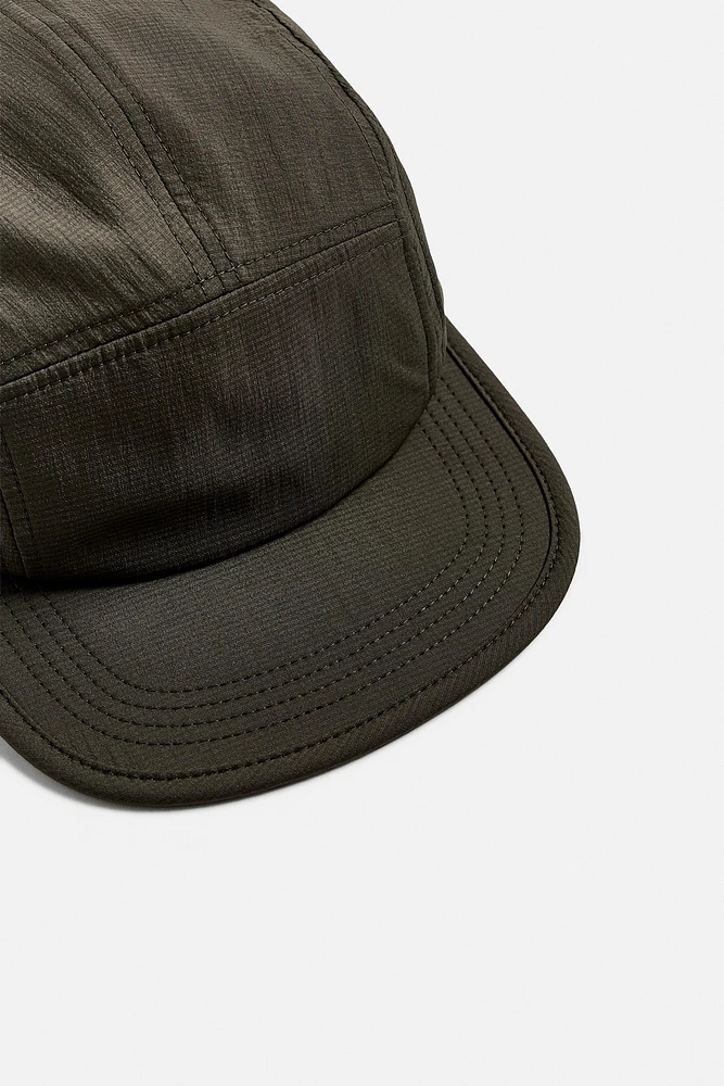 CASQUETTE TECHNIQUE À VISIÈRE PLATE