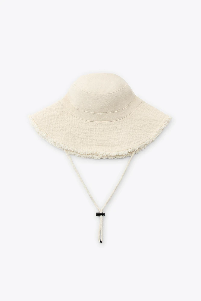 FRAYED BUCKET HAT