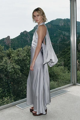 ROBE SATINÉE CAPE LIMITED EDITION