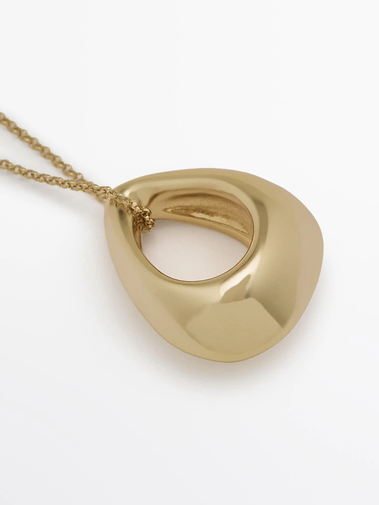 Necklace with oval pendant