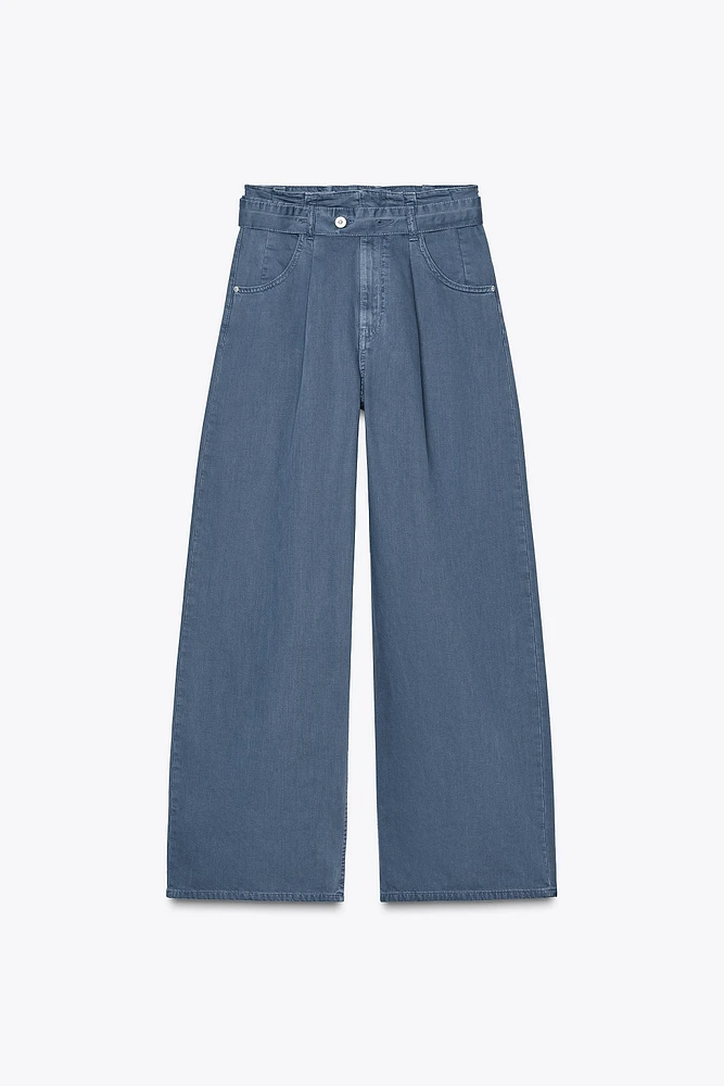 PANTALON À PLISSÉE ET CEINTURE