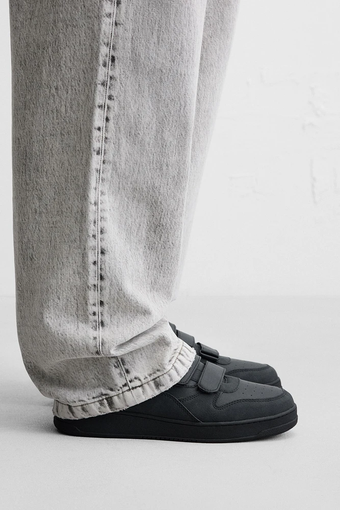 LACELESS SNEAKERS