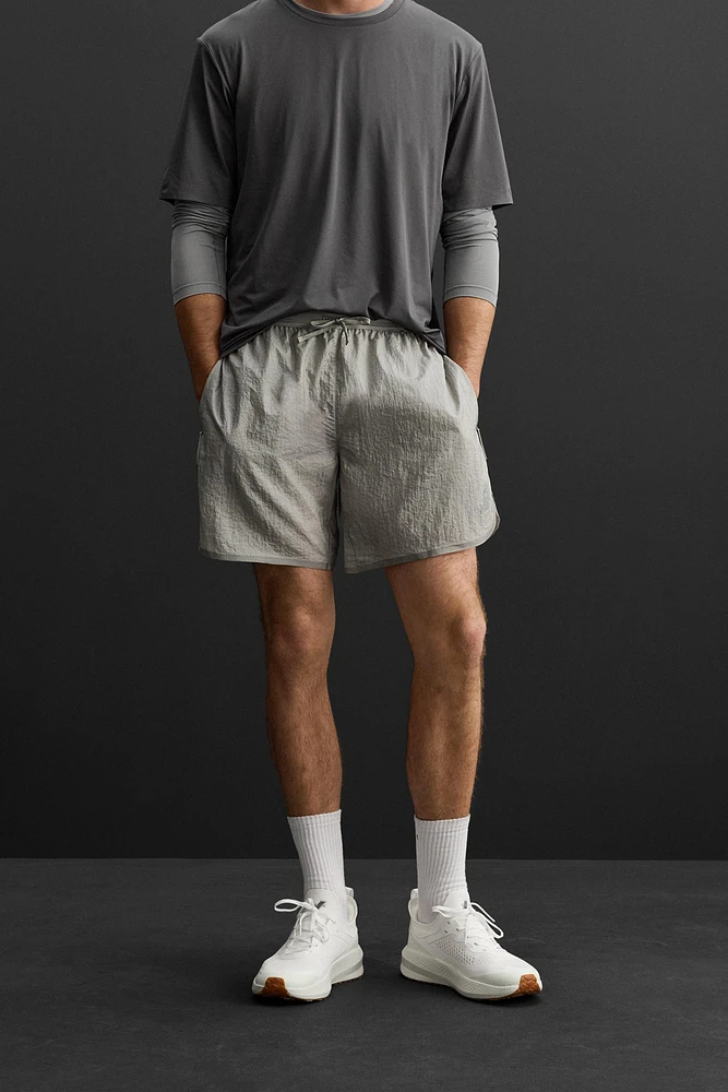 STRUCTURED RUNNING SHORTS
