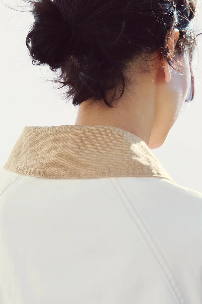 VESTE CIRÉE AVEC COL EN CONTRASTE
