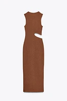 ROBE LONGUE À TEXTURE ET DÉTAIL AJOURÉ