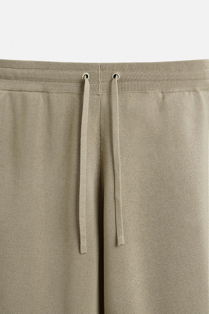 RELAXED FIT KNIT SHORTS