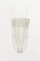 BODY CINTRÉ À BRETELLES ET COUTURES