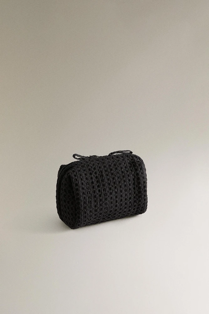 WAFFLE-TEXTURE FABRIC TOILETRY BAG