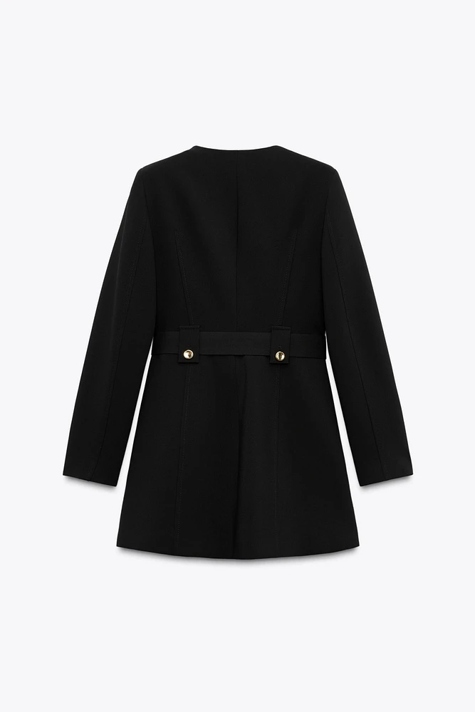 VESTE À CEINTURE AVEC BOUCLE