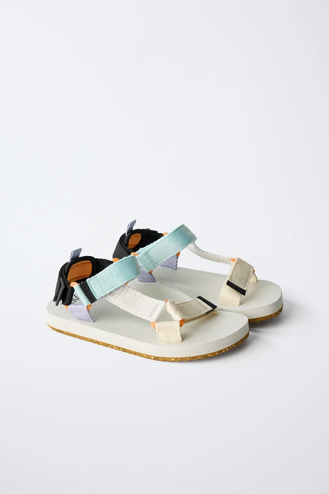 SANDALES À BRIDES