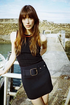 CONTRAST STITCH SLEEVELESS KNIT TOP