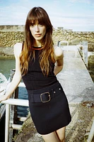CONTRAST STITCH SLEEVELESS KNIT TOP
