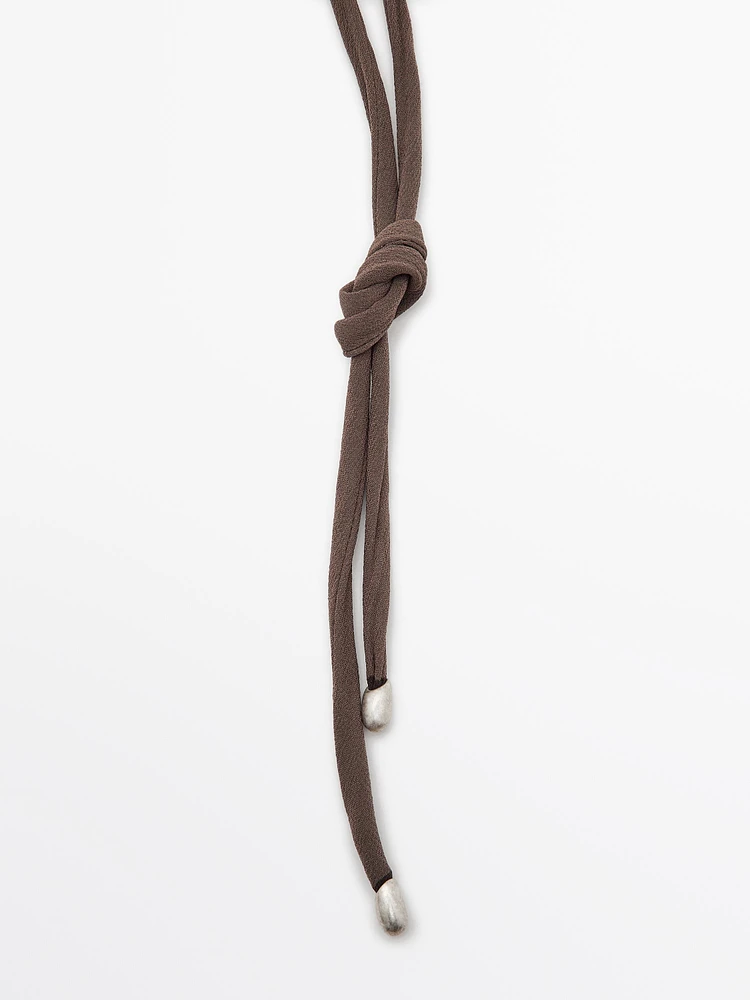 Collier feuille cordon soie