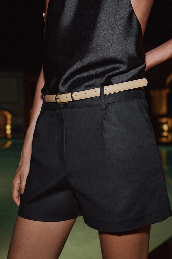 BELTED SHORTS WITH DARTS