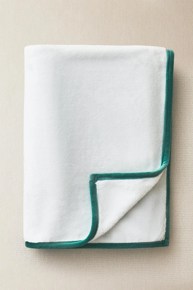 CHILDREN’S FLEECE BLANKET
