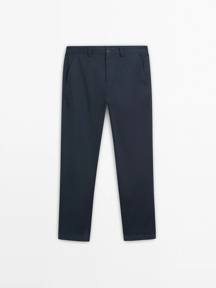 Pantalon slim en coton mélangé.