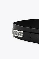 CEINTURE EN CUIR AVEC PIÈCES MÉTALLIQUES