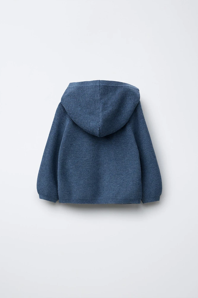 GILET EN MAILLE À CAPUCHE