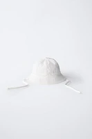 CAP WITH LABEL