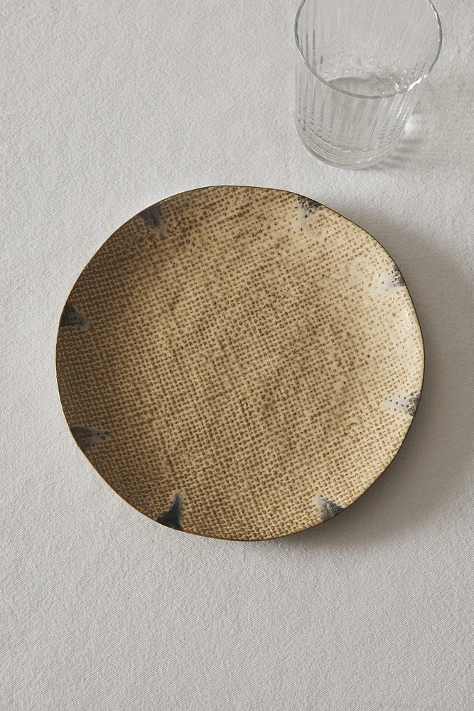 TEXTURED STONEWARE DINNER PLATE