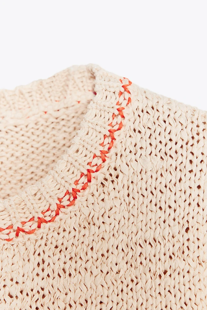 TOP EN MAILLE MANCHES COURTES