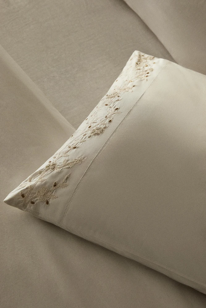 PILLOWCASE WITH FLORAL EMBROIDERY