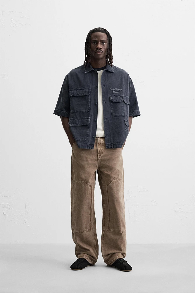 CHEMISE À POCHES UTILITAIRES BRODÉE