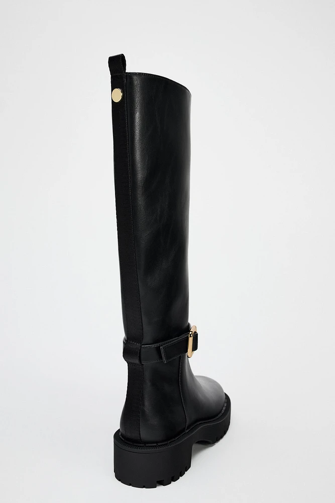 BOTTES PLATES À SEMELLE CRANTÉE