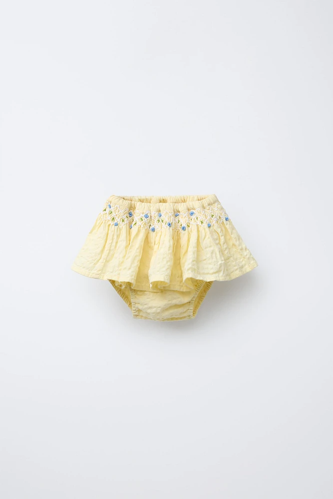 EMBROIDERED RUFFLE BOTTOMS