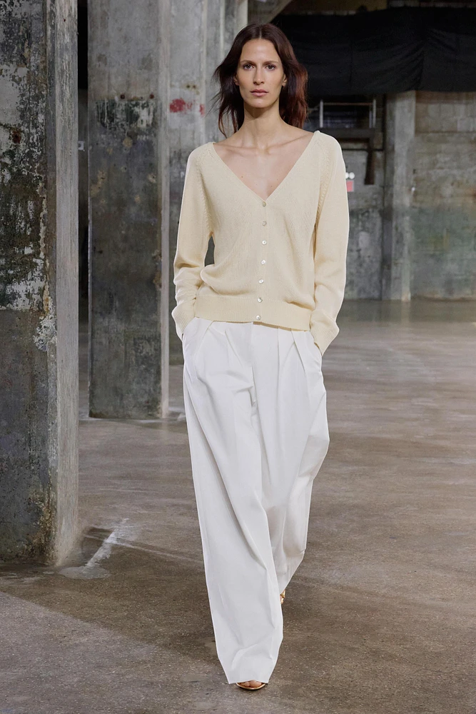 PULL EN MAILLE À BOUTONS