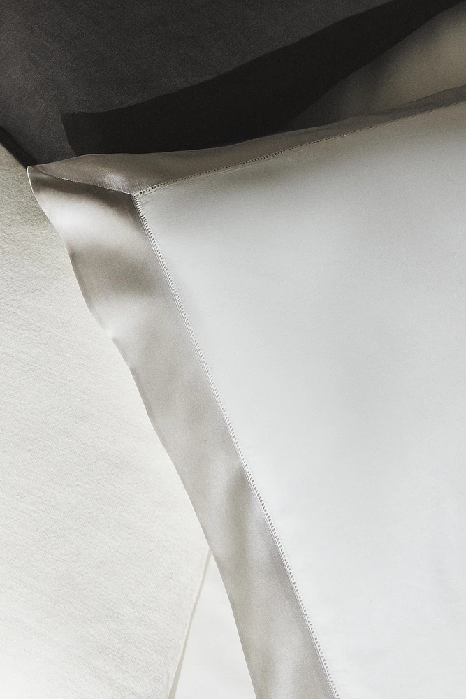 PILLOWCASE WITH SILK BORDER