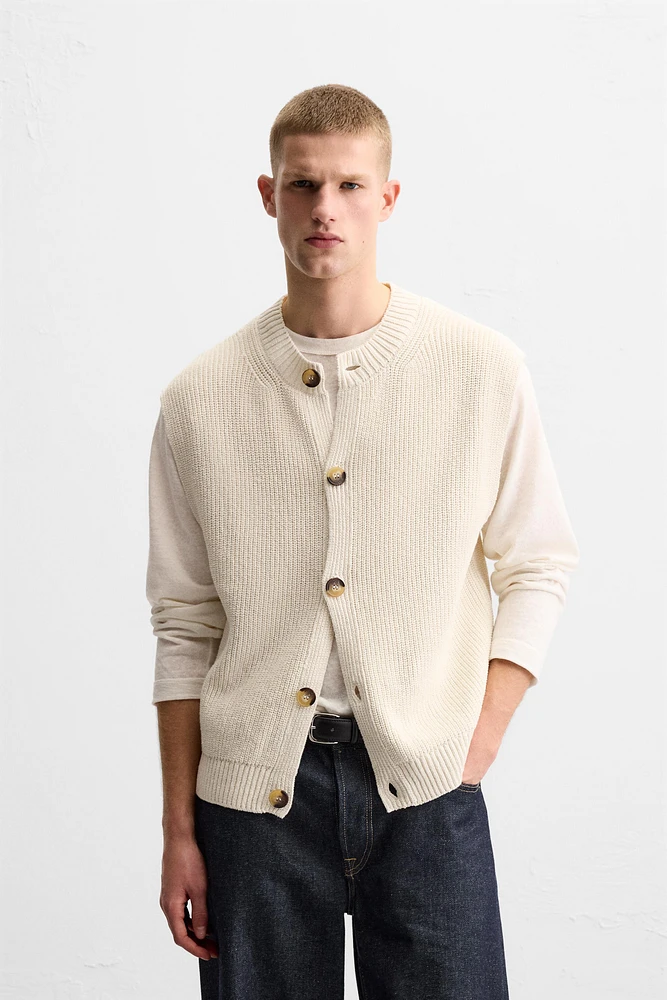 TEXTURED KNIT VEST