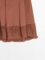 Jupe midi fluide avec broderie