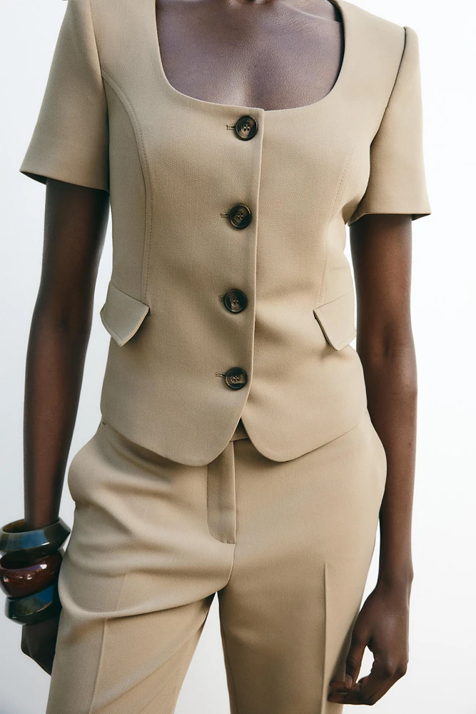 SHORT SLEEVE BLAZER WITH SHOULDER PADS