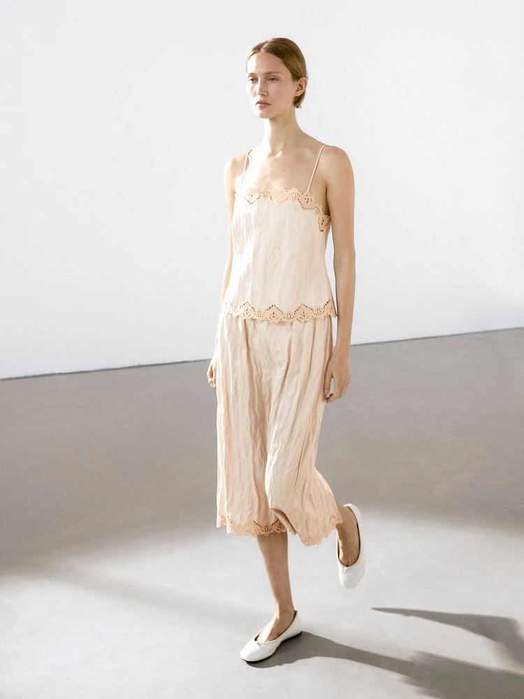Flowing top with blonde lace detail