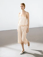 Flowing top with blonde lace detail